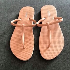 T Strap Flip Flops Gap Womens Size 10 Peach